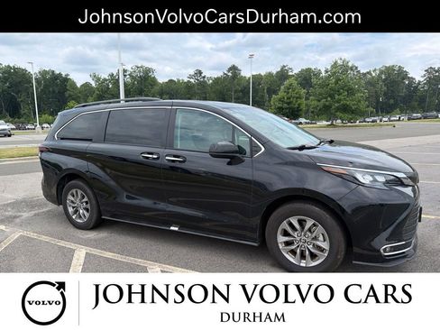 Used 2024 Toyota Sienna XLE FWD image 22