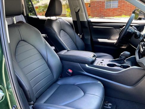 Used 2023 Toyota Highlander XLE FWD image 30