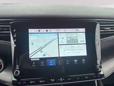 Used 2023 Jeep Wagoneer L Series III w/ Premium Group I image 9