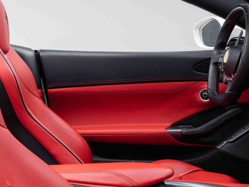 Used 2020 Ferrari Portofino RWD image 27