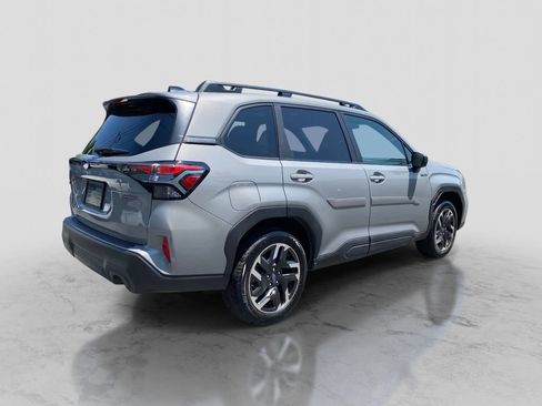 Used 2025 Subaru Forester Premium AWD/4WD image 7
