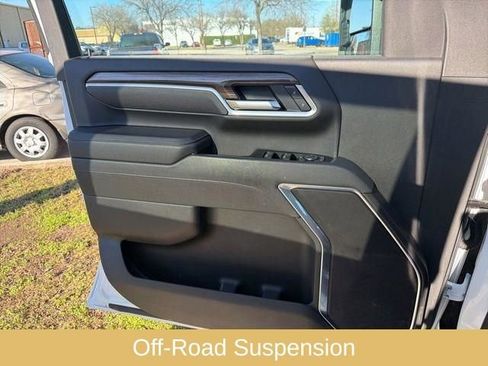 Used 2025 Chevrolet Silverado 2500 LT image 30