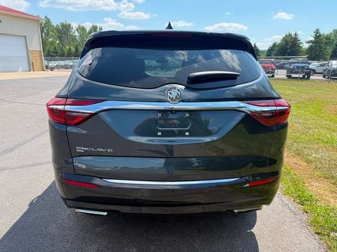 Used 2021 Buick Enclave Essence w/ Sound and Sites Package AWD/4WD image 2