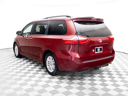Used 2015 Toyota Sienna XLE image 4