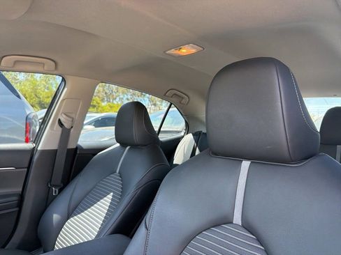 Used 2023 Toyota Camry SE image 11