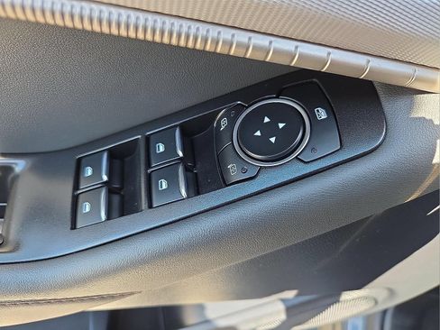 Used 2025 Ford Explorer Active AWD/4WD image 23