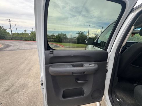 Used 2011 Chevrolet Silverado 1500 LT AWD/4WD image 18