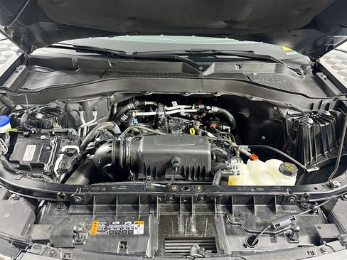 Used 2024 Ford Explorer XLT w/ Equipment Group 202A RWD image 31