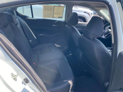 Used 2022 Nissan Altima 2.5 SR image 14
