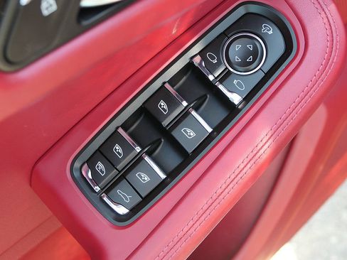 Used 2022 Porsche Macan GTS AWD/4WD image 13