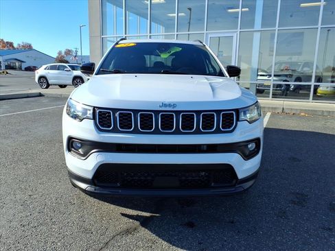 Used 2024 Jeep Compass Latitude image 6