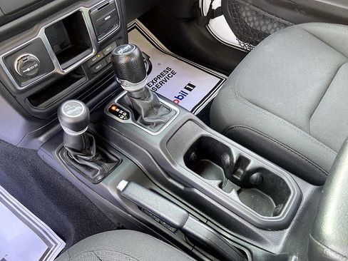 Used 2018 Jeep Wrangler Sport image 13