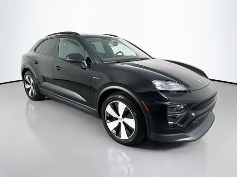 Certified 2025 Porsche Macan Electric image 7