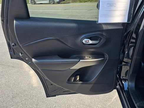 Used 2020 Jeep Cherokee Limited image 21