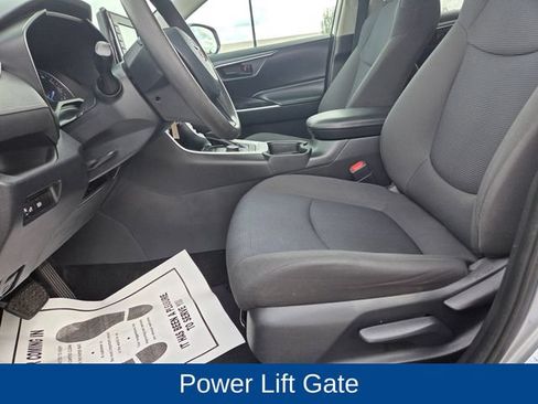 Used 2019 Toyota RAV4 LE w/ Carpet Mat Package AWD/4WD image 16