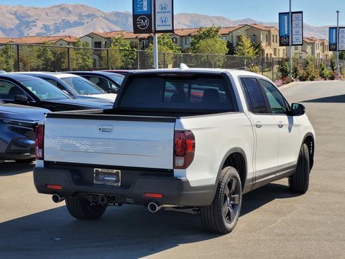 New 2025 Honda Ridgeline Black Edition image 5