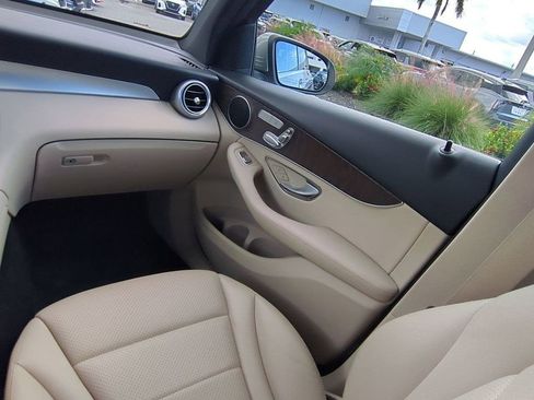 Used 2021 Mercedes-Benz GLC 300 image 17