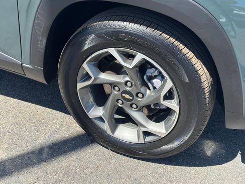 Used 2025 Chevrolet Trax LT FWD image 29