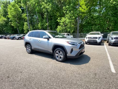 Used 2025 Toyota RAV4 XLE AWD/4WD image 5