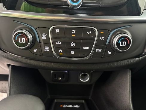 Used 2022 Chevrolet Traverse LT AWD/4WD image 6