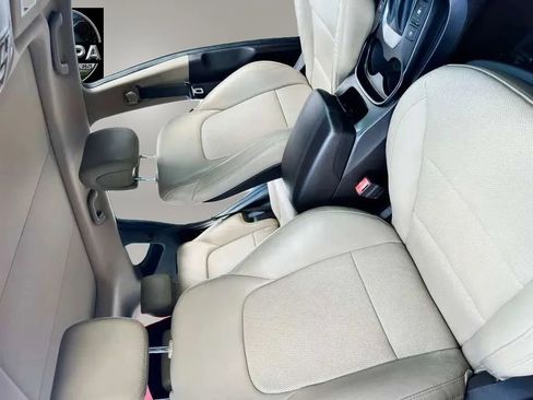 Used 2017 Hyundai Santa Fe Sport w/ 2.4L Tech Package 04 FWD image 10