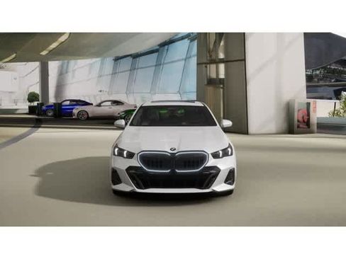 New 2026 BMW 540i xDrive w/ M Sport Package image 3