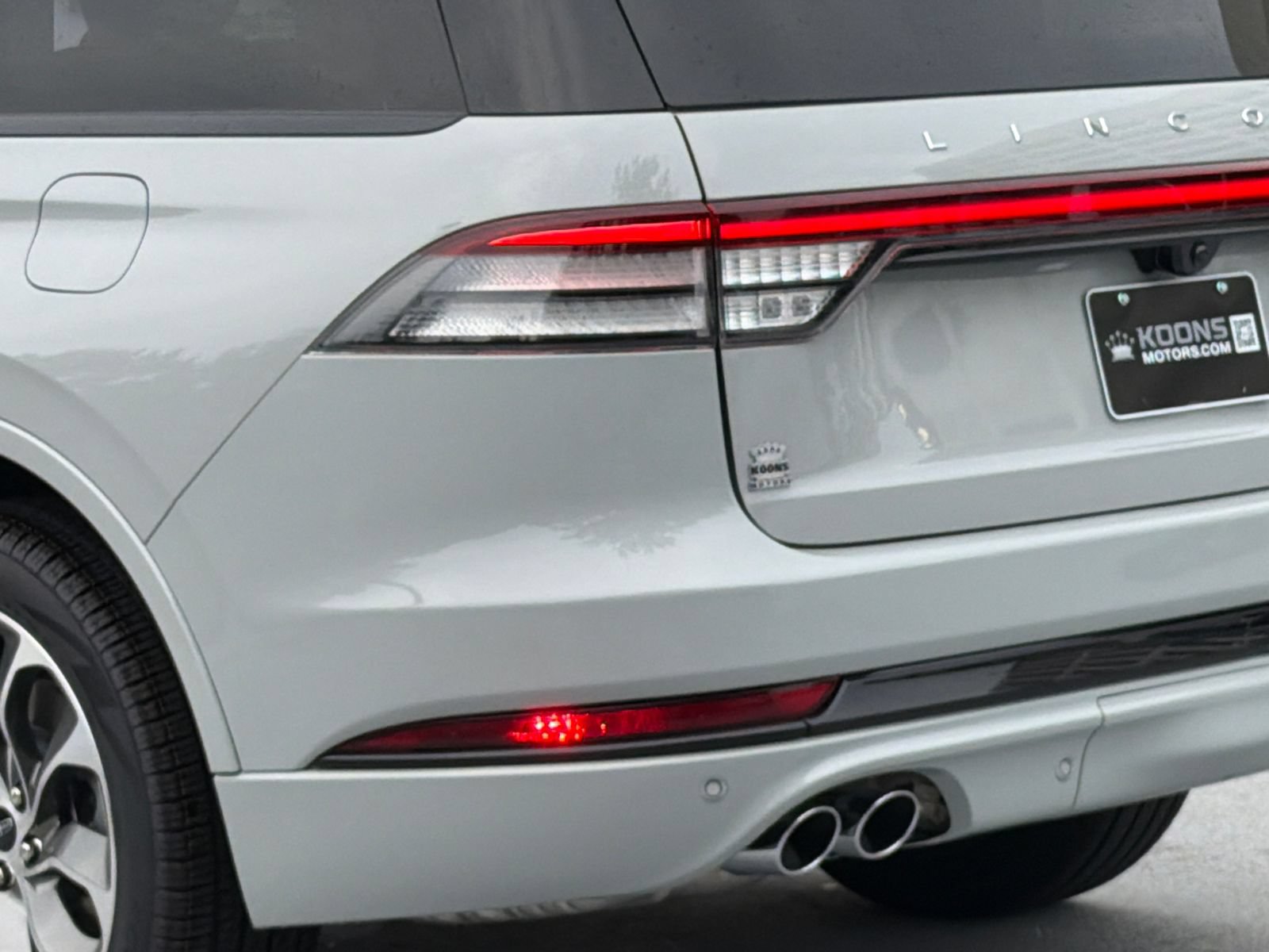 New 2027 Lincoln Aviator AWD w/ Jet Appearance Package image 6