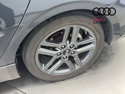 Used 2020 Kia Forte GT-Line w/ GT-Line Premium Package FWD image 3