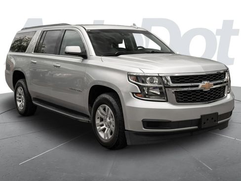 Used 2019 Chevrolet Suburban LT RWD image 4