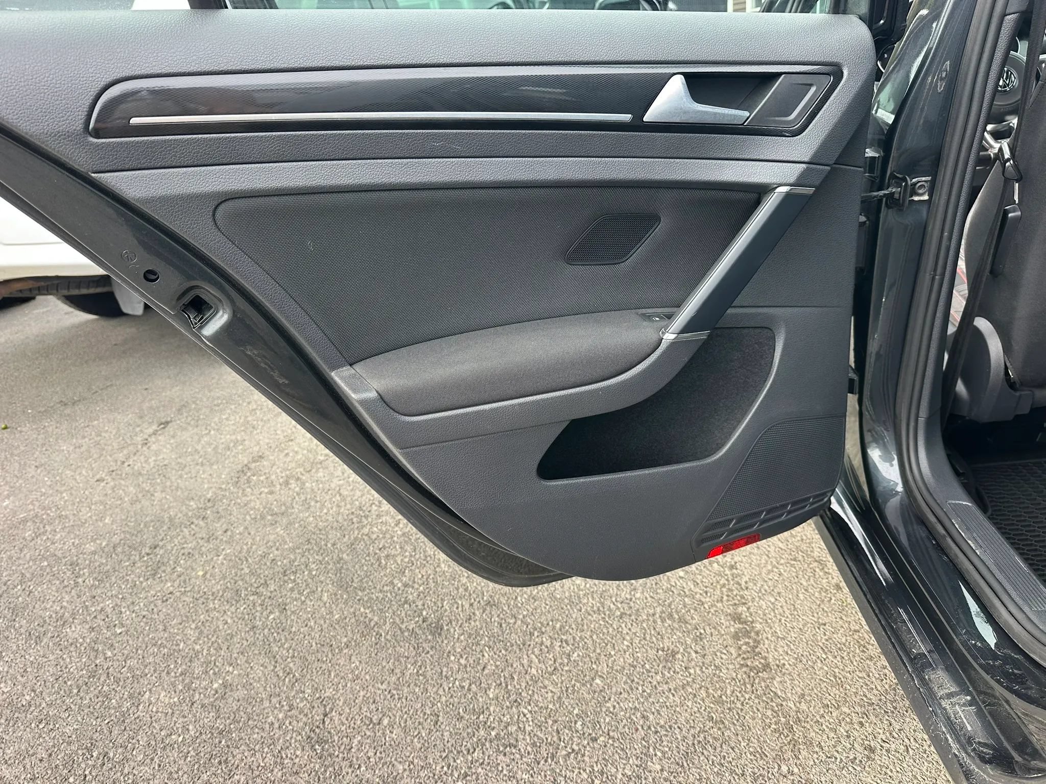 Used 2015 Volkswagen Golf 4-Door FWD image 13