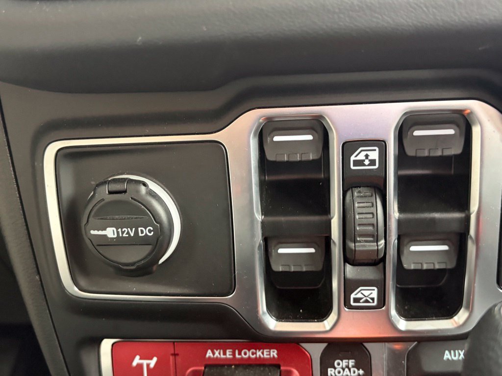 Certified 2025 Jeep Gladiator Mojave w/ Safety Group AWD/4WD image 35