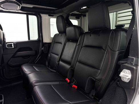 Used 2022 Jeep Wrangler Unlimited Rubicon w/ Cold Weather Group image 32