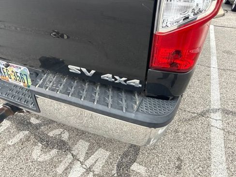 Used 2017 Nissan Titan SV AWD/4WD image 13