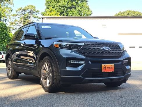 Used 2023 Ford Explorer XLT w/ Equipment Group 202A RWD image 9