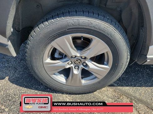 Used 2024 Toyota RAV4 XLE AWD/4WD image 6