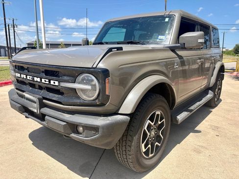 Used 2025 Ford Bronco Outer Banks AWD/4WD image 9