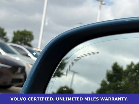Certified 2025 Volvo XC40 B5 Plus AWD/4WD image 39