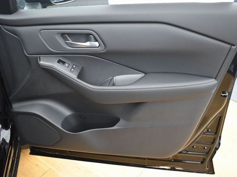 New 2025 Nissan Rogue SV image 13