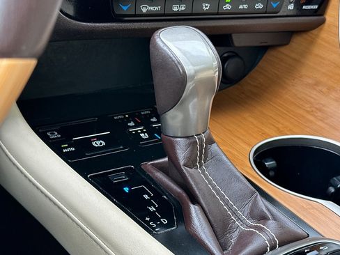 Used 2019 Lexus RX 450h AWD w/ Navigation Package image 18