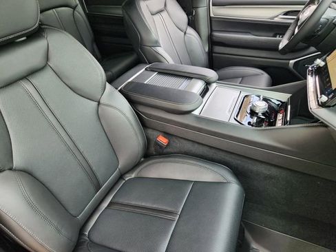 New 2026 Jeep Grand Wagoneer 4WD image 9