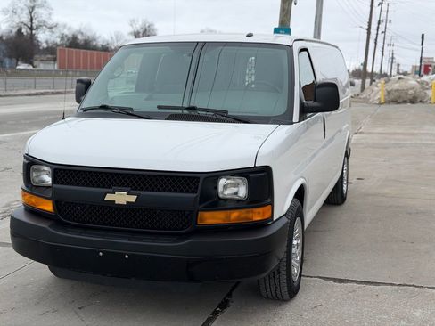 Used 2014 Chevrolet Express 1500 image 2