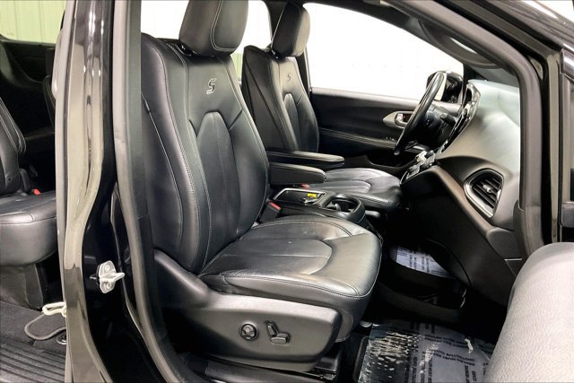 Used 2019 Chrysler Pacifica Touring-L Plus FWD image 7