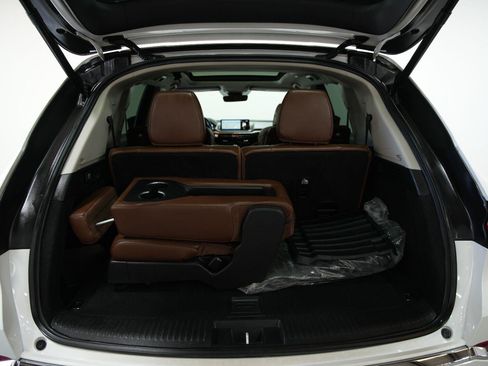 Used 2023 Acura MDX SH-AWD w/ Technology Package image 16
