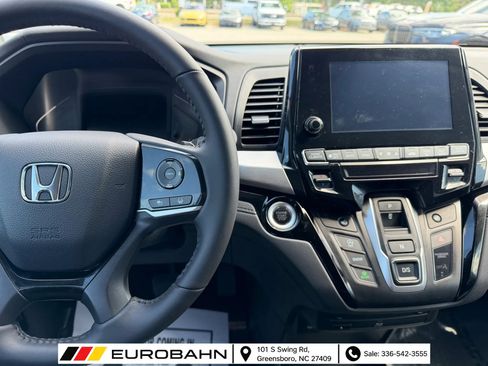 Used 2024 Honda Odyssey Touring image 13