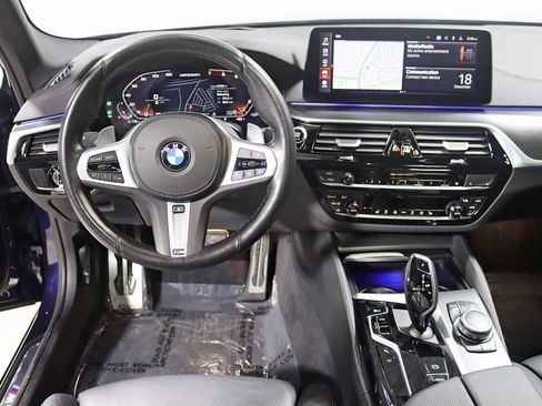 Used 2022 BMW M550i xDrive image 16