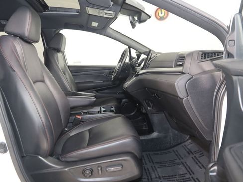 Used 2024 Honda Odyssey Sport image 12