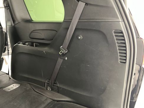 Used 2025 Chrysler Pacifica Select FWD image 39