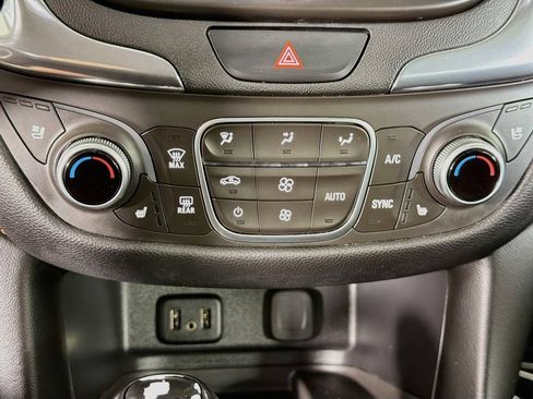 Used 2018 Chevrolet Equinox Premier AWD/4WD image 16