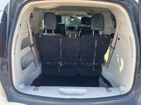 Used 2022 Chrysler Pacifica Touring-L FWD image 22