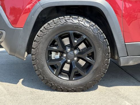 Used 2017 Jeep Cherokee Trailhawk w/ Comfort/Convenience Group image 27